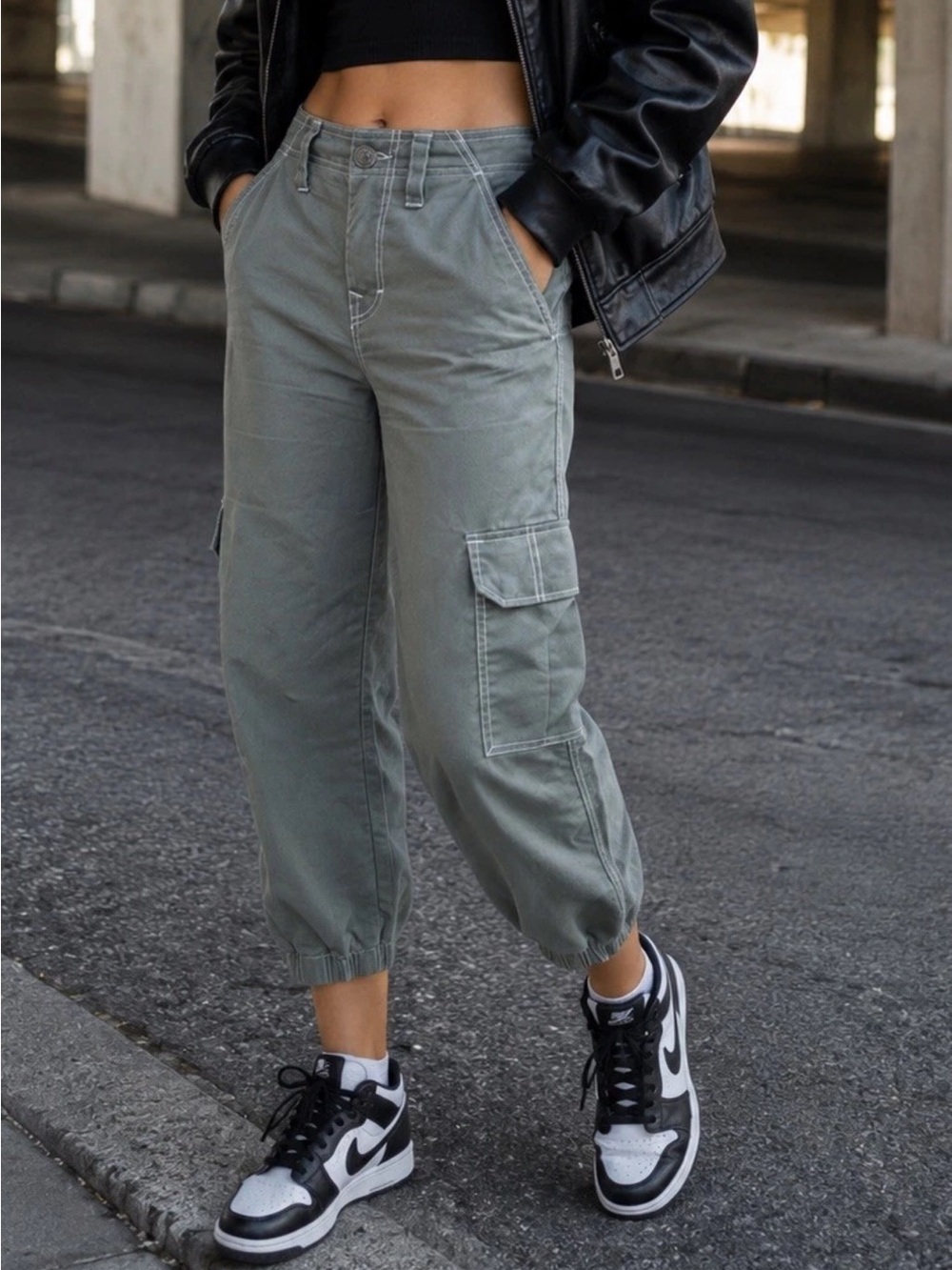 True Religion Bobby Baggy Cargo Pants Olive Green Women's Size
29 Relaxed Y2K